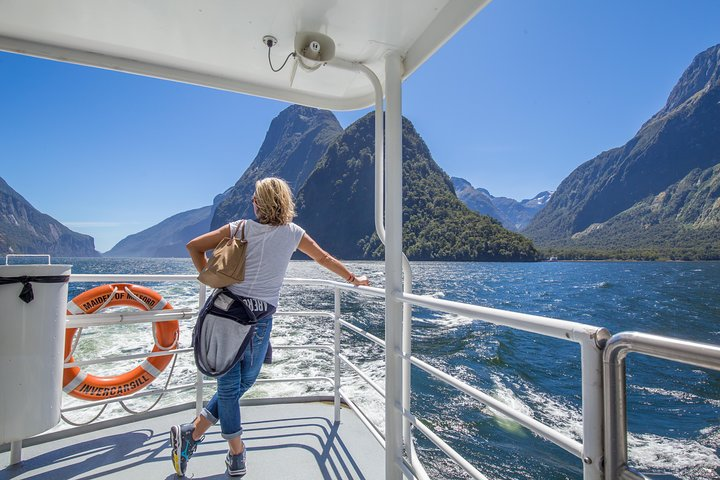 Discover Milford sound